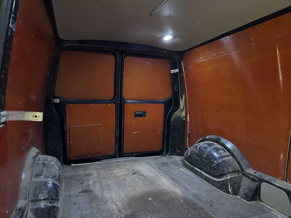 Volkswagen Transporter 2.0 TDI L2H1 