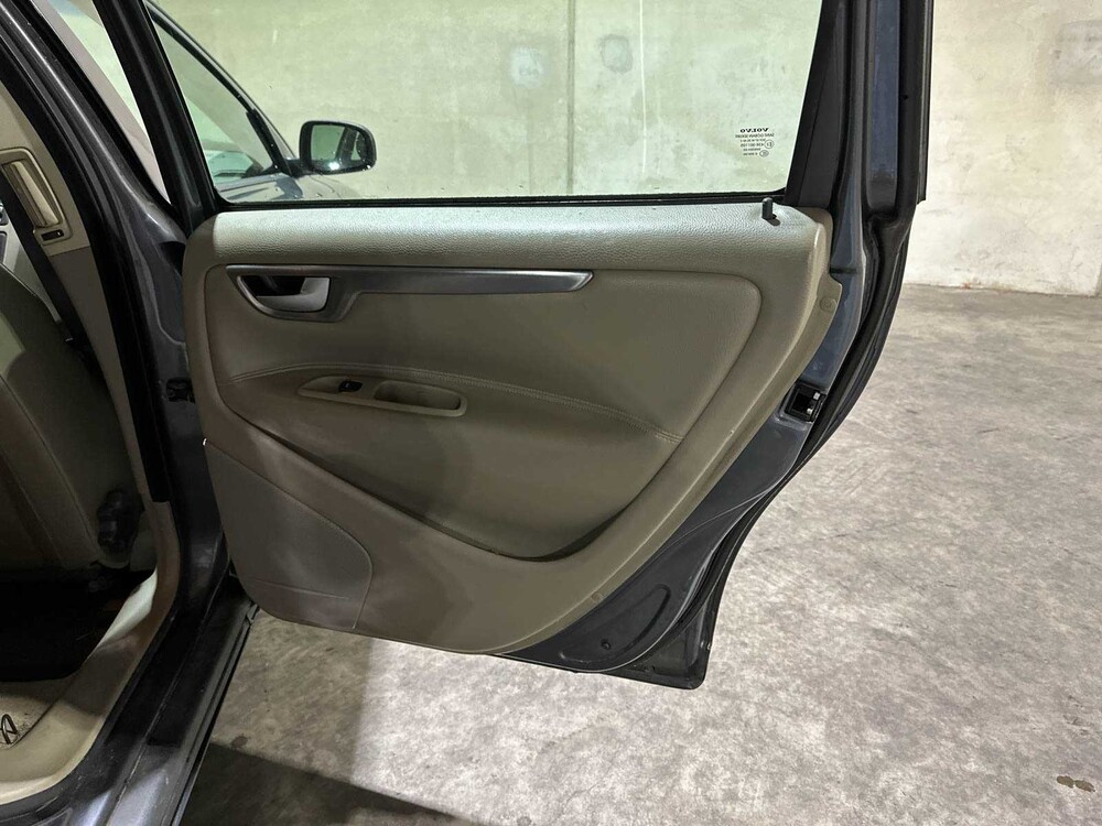 Volvo V70 2.4 D5 Geartronic Edition II 163pk 2003, 82-KSR-8 Youngtimer