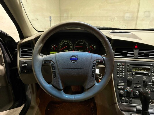 Volvo V70 2.4 D5 Geartronic Edition II 163pk 2003, 82-KSR-8 Youngtimer