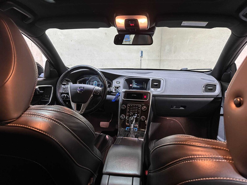Volvo V60 2,4 D6 AWD Plug-In Hybrid Summum 215 PS 2013 (Original-NL), 6-SVN-43