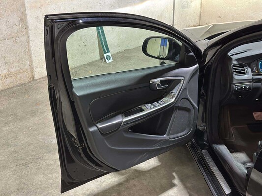 Volvo V60 2,4 D6 AWD Plug-In Hybrid Summum 215 PS 2013 (Original-NL), 6-SVN-43
