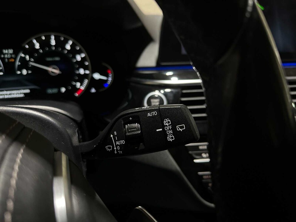 BMW 520i Touring High Executive Sport-Line 5er 184 PS 2019 (Original-NL), XG-208-V