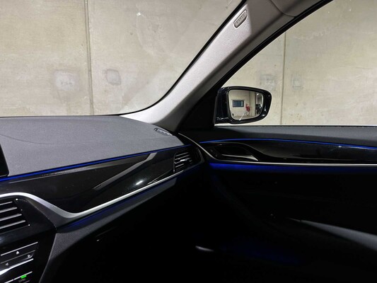 BMW 520i Touring High Executive Sport-Line 5-serie 184pk 2019 (Origineel-NL), XG-208-V