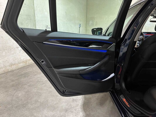 BMW 520i Touring High Executive Sport-Line 5-serie 184pk 2019 (Origineel-NL), XG-208-V