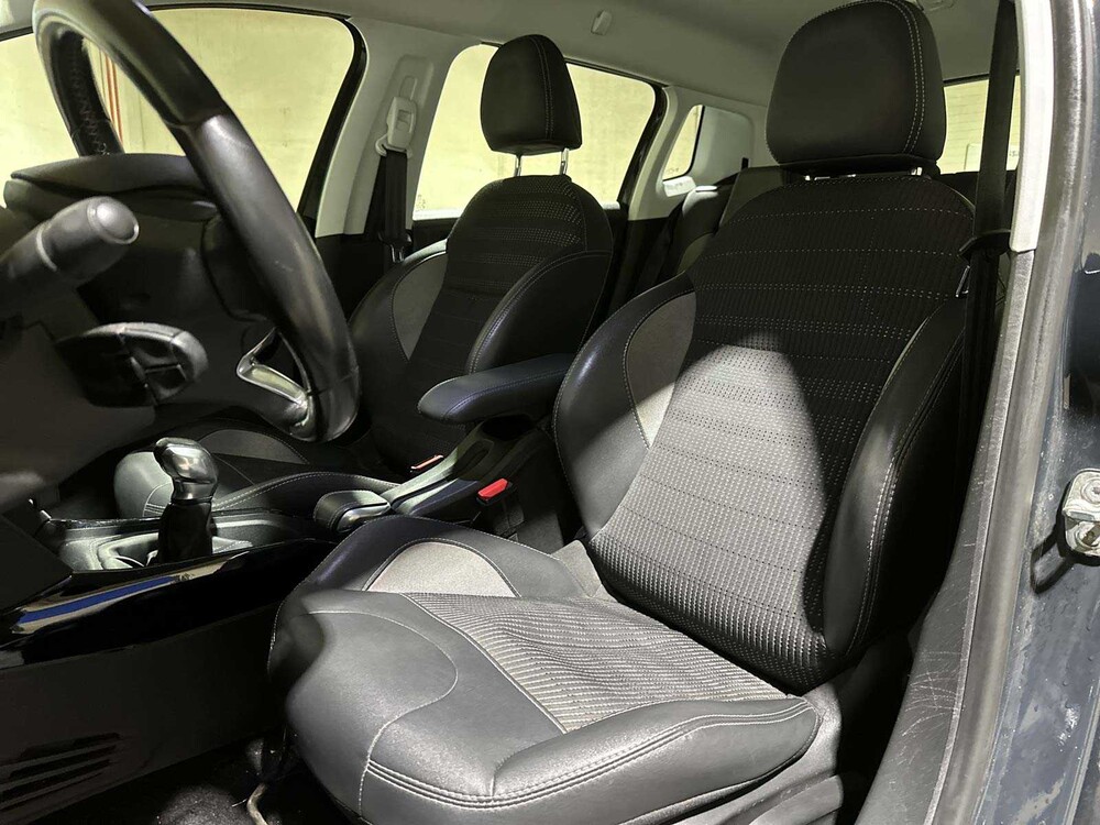 Peugeot 2008 1,2 PureTech Allure 110 PS 2018 (Original-NL), RL-527-Z