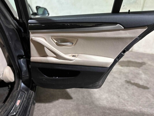 BMW 520i Luxury Edition 5-Reihe 181 PS 2017 (Original-NL), NP-432-L