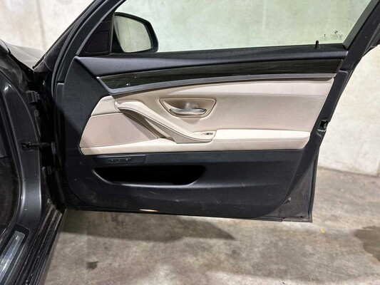 BMW 520i Luxury Edition 5-Reihe 181 PS 2017 (Original-NL), NP-432-L