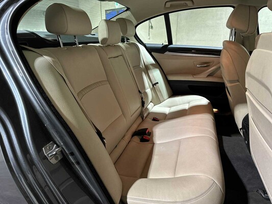 BMW 520i Luxury Edition 5-Reihe 181 PS 2017 (Original-NL), NP-432-L