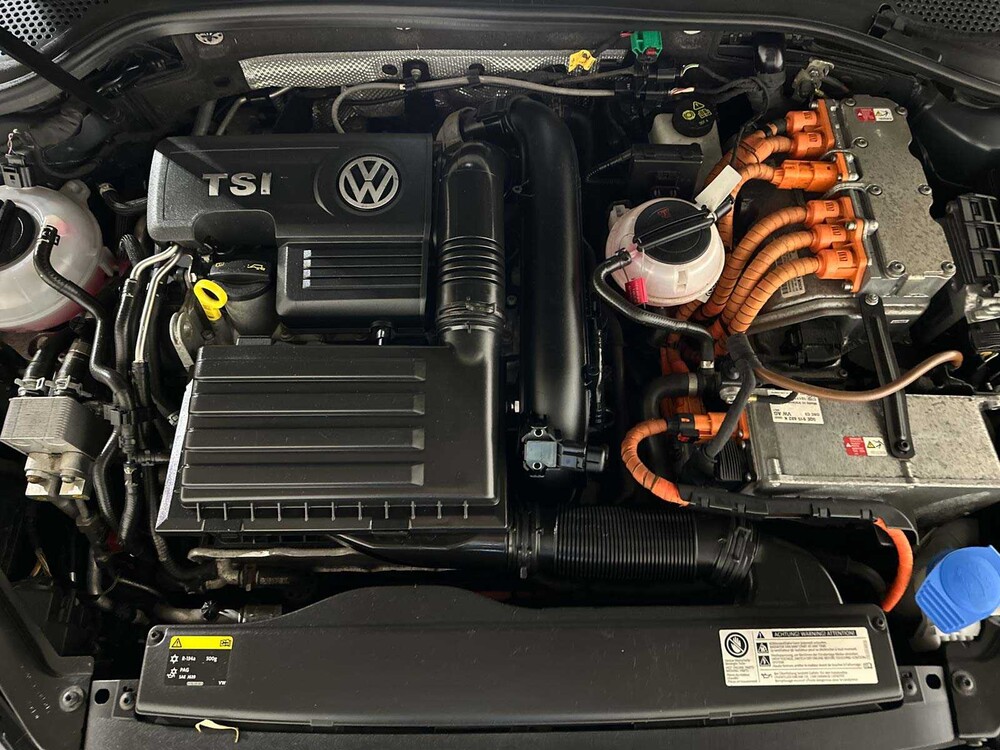 Volkswagen Golf GTE 1.4 TSI 204pk 2015 (Origineel-NL), 1-ZNB-51