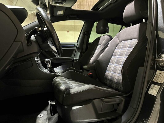 Volkswagen Golf GTE 1.4 TSI 204pk 2015 (Origineel-NL), 1-ZNB-51