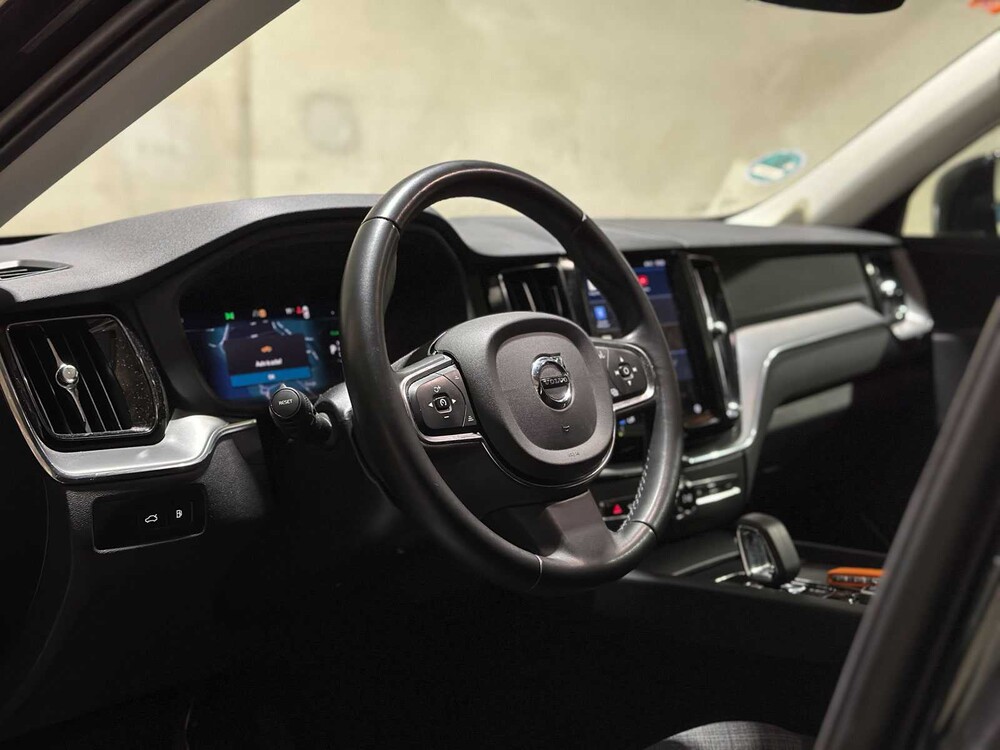 Volvo XC60 2.0 T6 Plug-in hybrid AWD Core Bright 253pk 2023 (Origineel-NL+1e eigenaar), S-190-RP