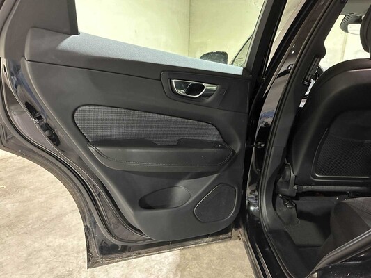 Volvo XC60 2.0 T6 Plug-in hybrid AWD Core Bright 253pk 2023 (Origineel-NL+1e eigenaar), S-190-RP