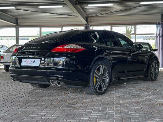 Porsche Panamera S 4,8 V8 405 PS 2012
