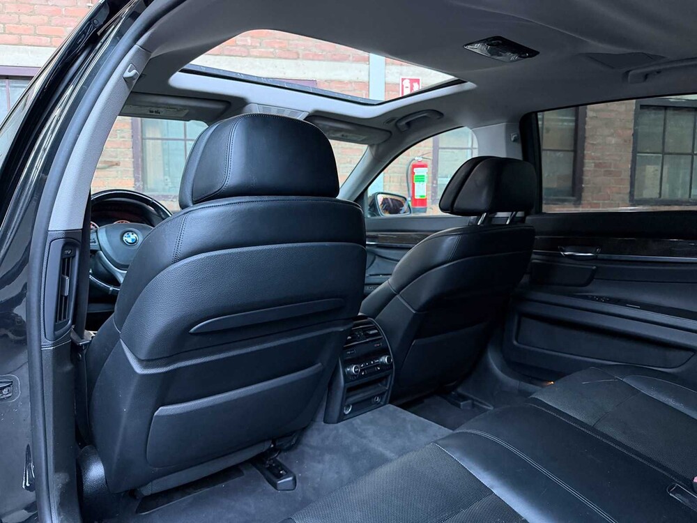 BMW 750Li xDrive 4,4 V8 7er Serie 408 PS 2012
