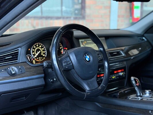 BMW 750Li xDrive 4,4 V8 7er Serie 408 PS 2012