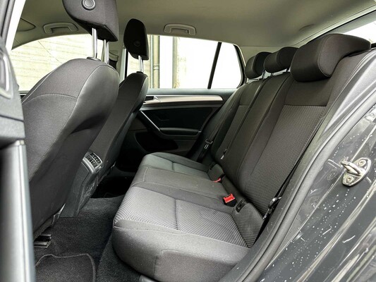 Volkswagen Golf 1.0 TSI Trendline 116 PS 2019, HKL-64-J