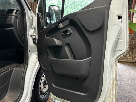 Renault Master T35 2.3dCi L3H2 W.E. 135hp 2024 (Original-NL + 1st owner), V-22-HBV