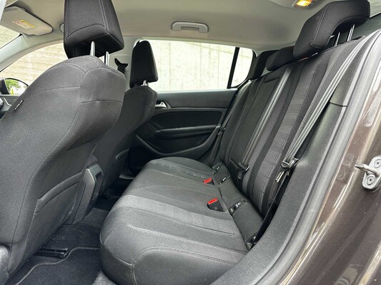 Peugeot 308 1.2 PureTech Active 110pk 2016, KD-319-F