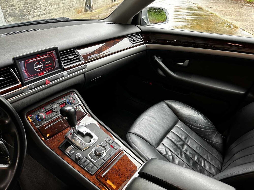 Audi A8 4,2 V8 Quattro Pro Line 349 PS 2007 (Original-NL), 81-XB-RK
