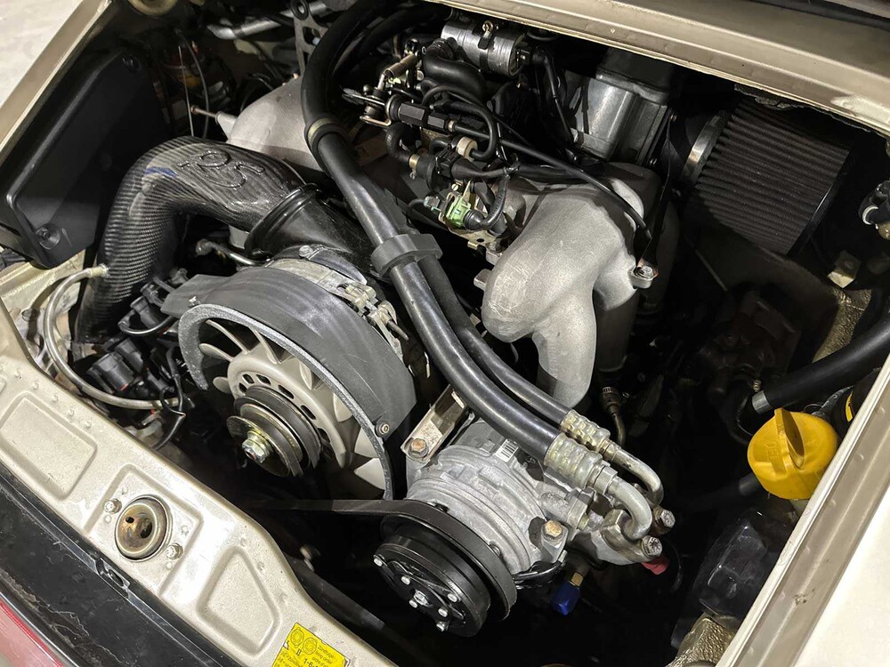 Porsche 911 Carrera 4 3,6 - Automatik - 250 PS 1990