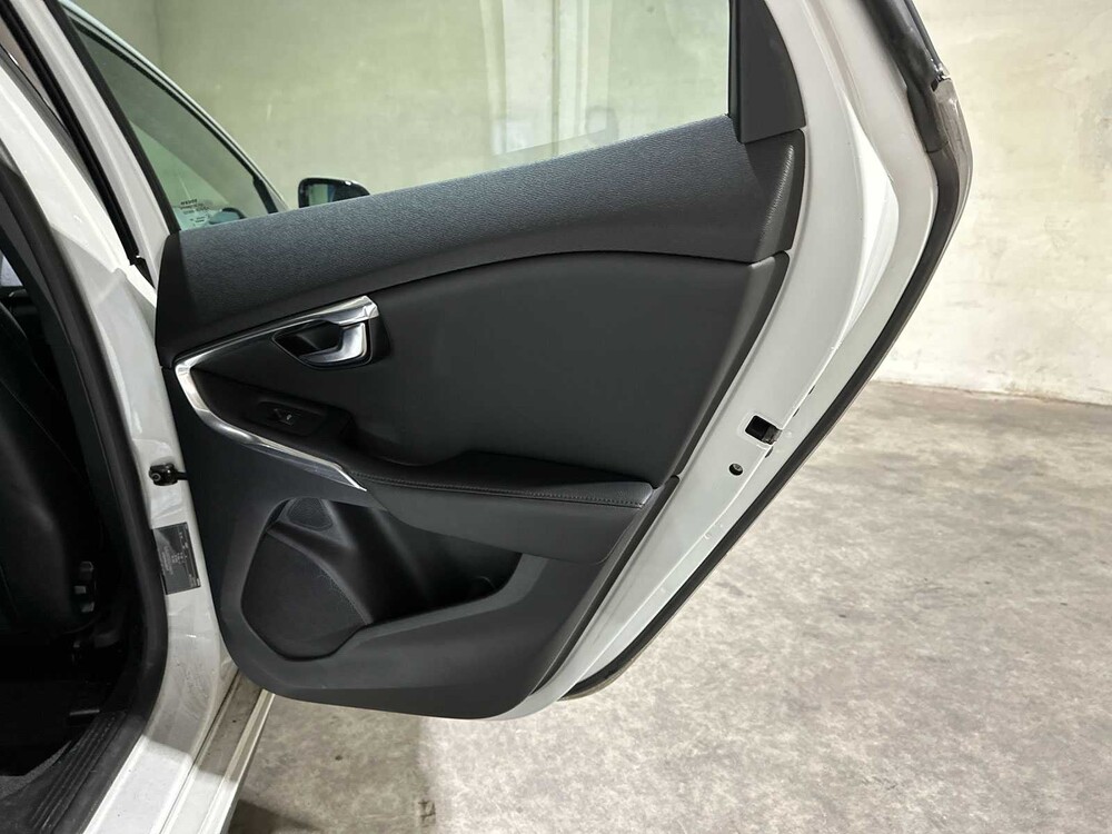 Volvo V40 2.0 D3 Summum 148pk 2012, L-445-XL