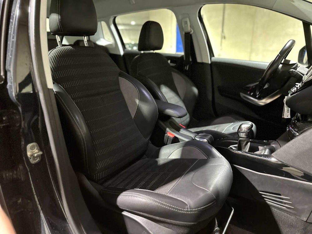 Peugeot 2008 1.2 PureTech Allure 110pk 2018 (Origineel-NL), RL-527-Z