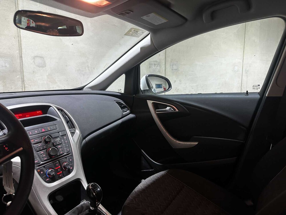 Opel Astra Sports Tourer 1.4 Design Edition 101 PS 2013 (Original-NL), 5-SJJ-38
