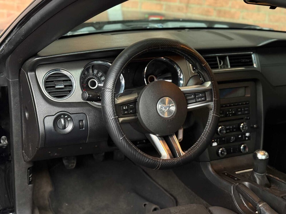 Ford Mustang 3,7 V6 305 PS 2012 Coupé -Schaltgetriebe-