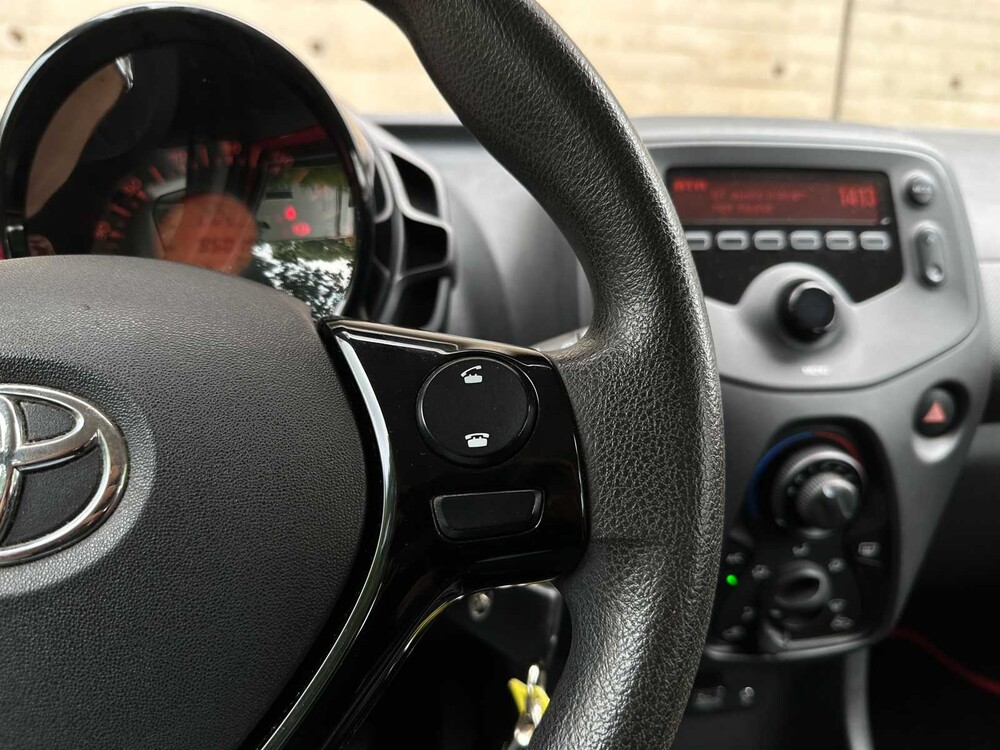 Toyota Aygo 1,0 VVT-i x 69 PS 2018, KKX-65-L