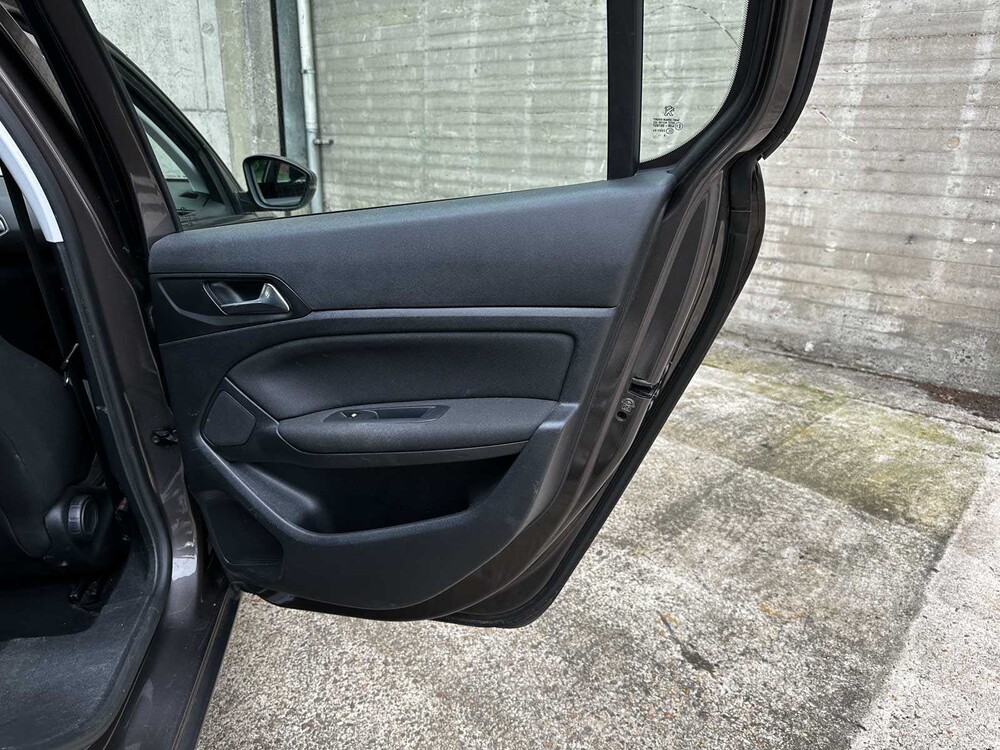 Peugeot 308 1.2 PureTech Active 110pk 2016, KD-319-F