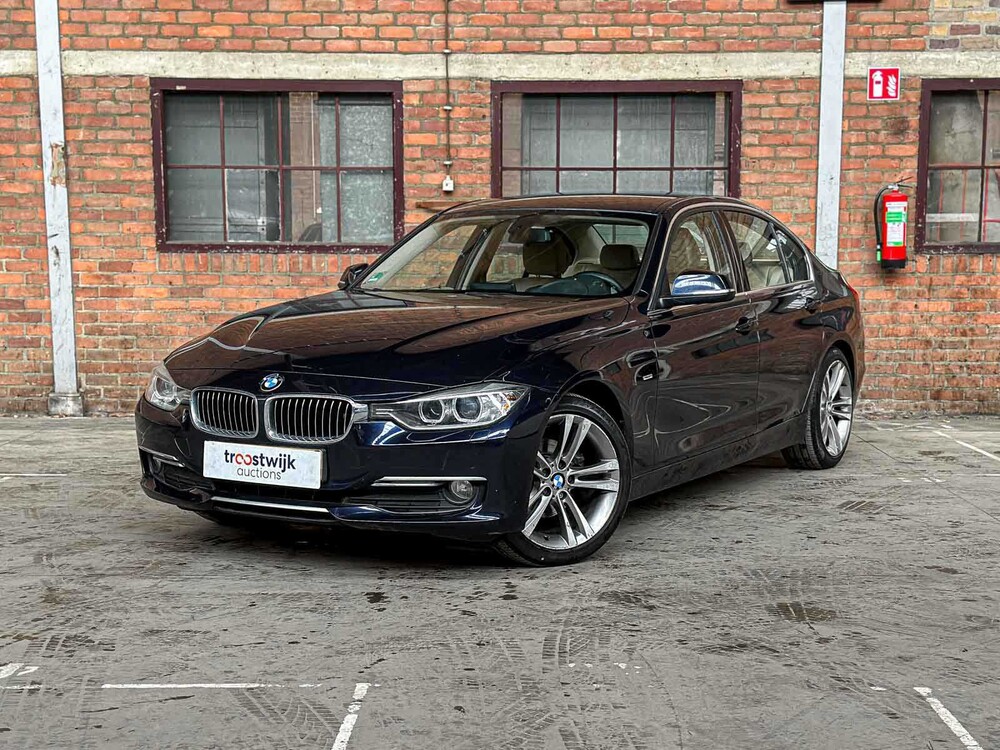 BMW 320i EfficientDynamics Edition Upgrade Edition 170pk 2013 (Origineel-NL) 3-serie, 1-SLL-03