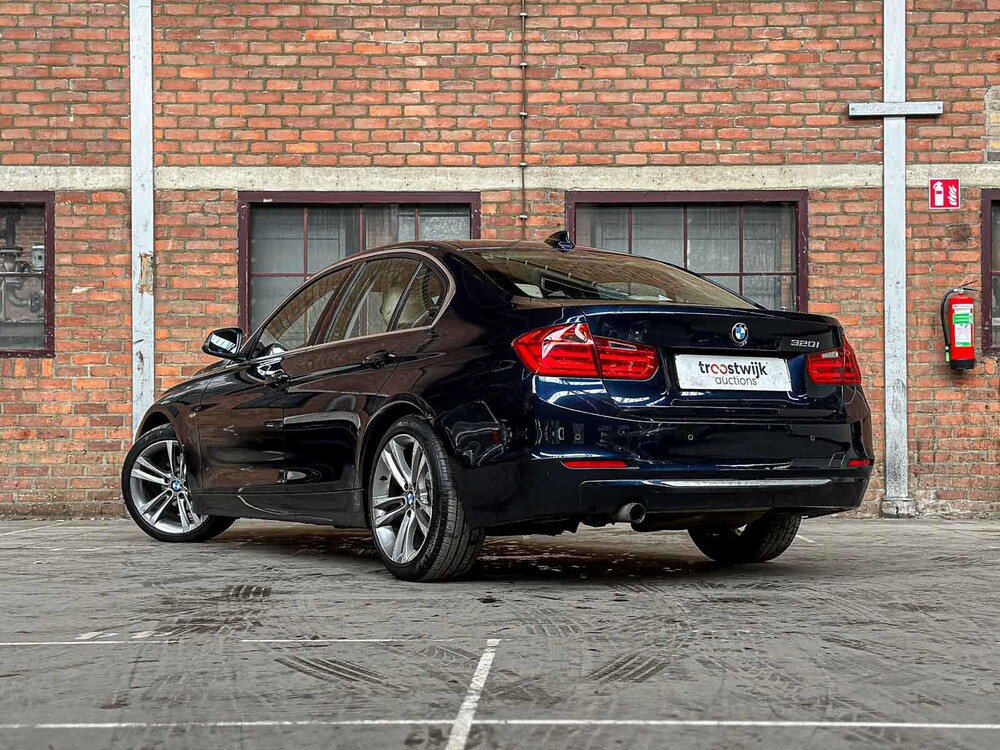 BMW 320i EfficientDynamics Edition Upgrade Edition 170pk 2013 (Origineel-NL) 3-serie, 1-SLL-03