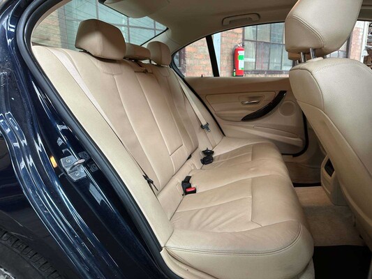 BMW 320i EfficientDynamics Edition Upgrade Edition 170pk 2013 (Origineel-NL) 3-serie, 1-SLL-03