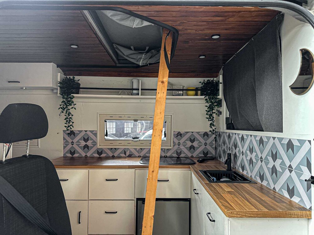 Volkswagen Crafter Camper 134 PS 2011 (Original-NL), H-493-HN