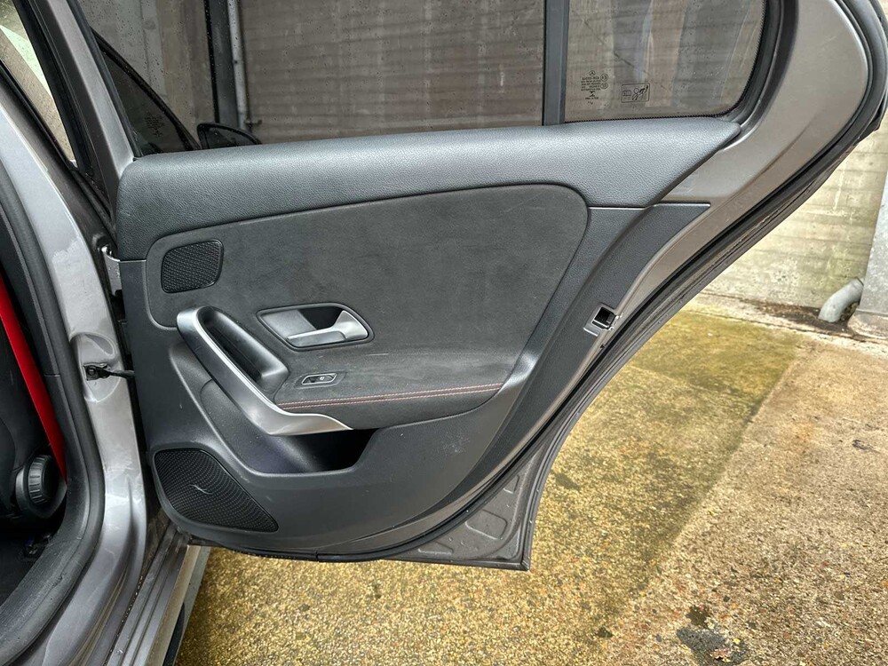 Mercedes-Benz A180 d Launch Edition Premium Plus 116pk 2019 A-Klasse, X-668-XH
