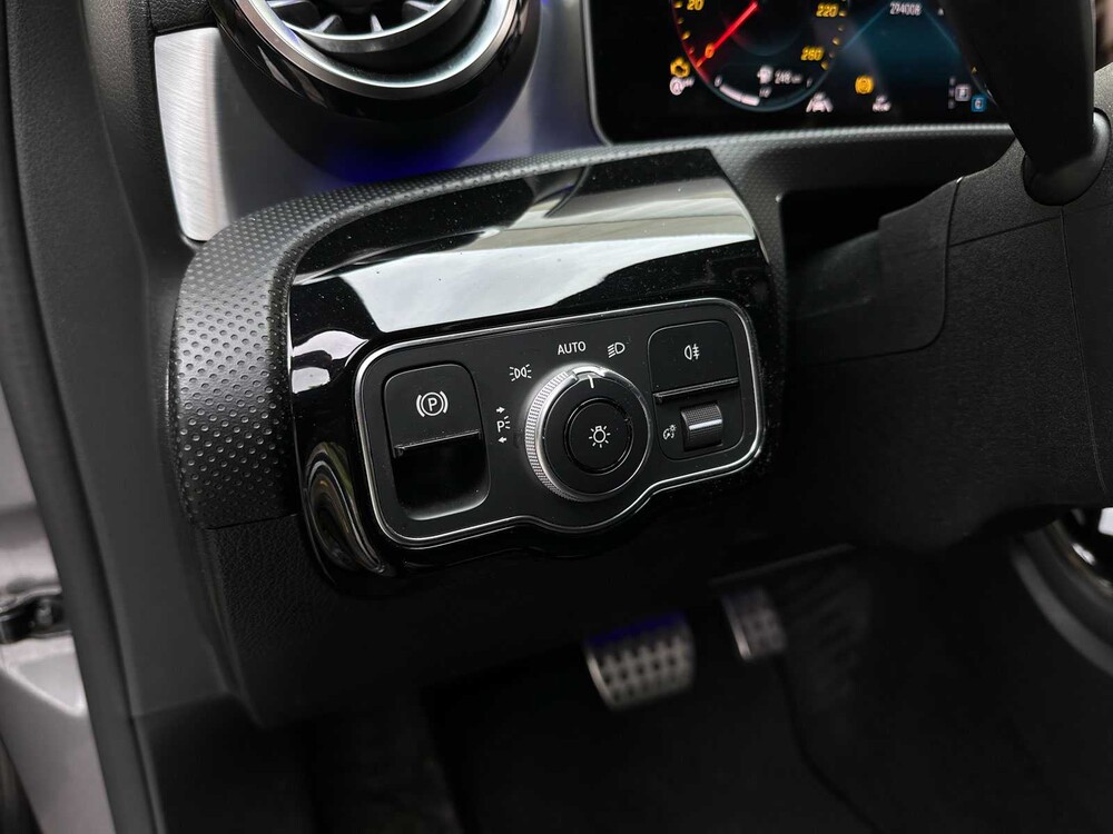 Mercedes-Benz A180 d Launch Edition Premium Plus 116pk 2019 A-Klasse, X-668-XH