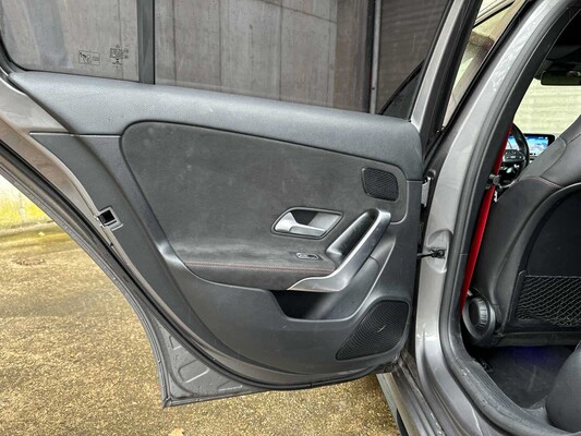 Mercedes-Benz A180 d Launch Edition Premium Plus 116pk 2019 A-Klasse, X-668-XH