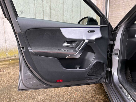 Mercedes-Benz A180 d Launch Edition Premium Plus 116pk 2019 A-Klasse, X-668-XH