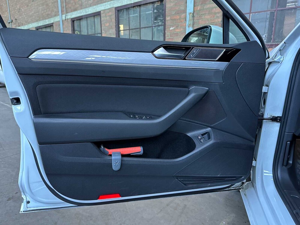 Volkswagen Passat Variant 1.4 TSI PHEV GTE Business 156hp 2021 (Original-NL+1st owner), K-814-XG