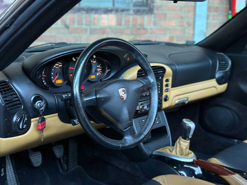 Porsche 911 Carrera Cabriolet 3.6 996 320pk 2004 HANDGESCHAKELD -Youngtimer-