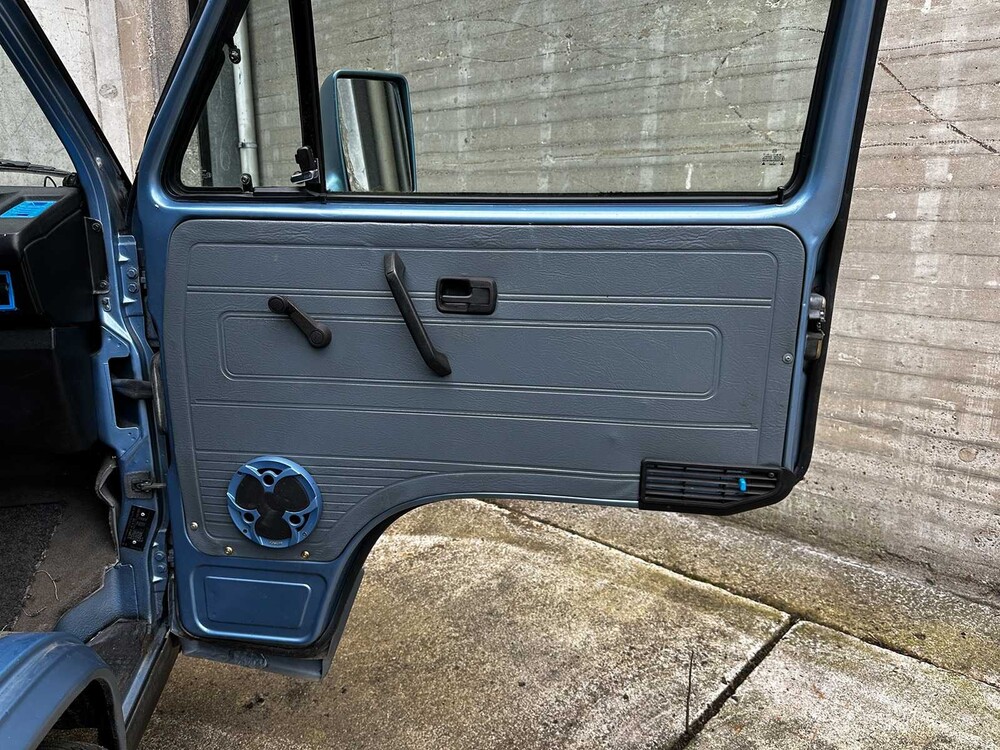 Volkswagen CARAVELLE (2.0L Motor Golf GTI) 7-Persoons 1986 Camper, 61-HRD-9