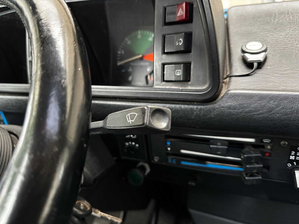 Volkswagen CARAVELLE (2.0L Motor Golf GTI) 7-Persoons 1986 Camper, 61-HRD-9