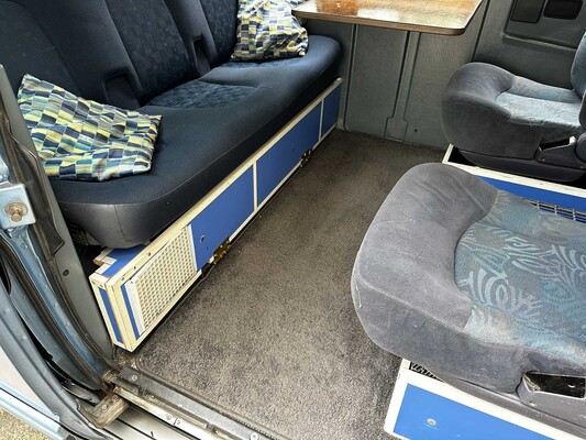 Volkswagen CARAVELLE (2.0L Motor Golf GTI) 7-Persoons 1986 Camper, 61-HRD-9