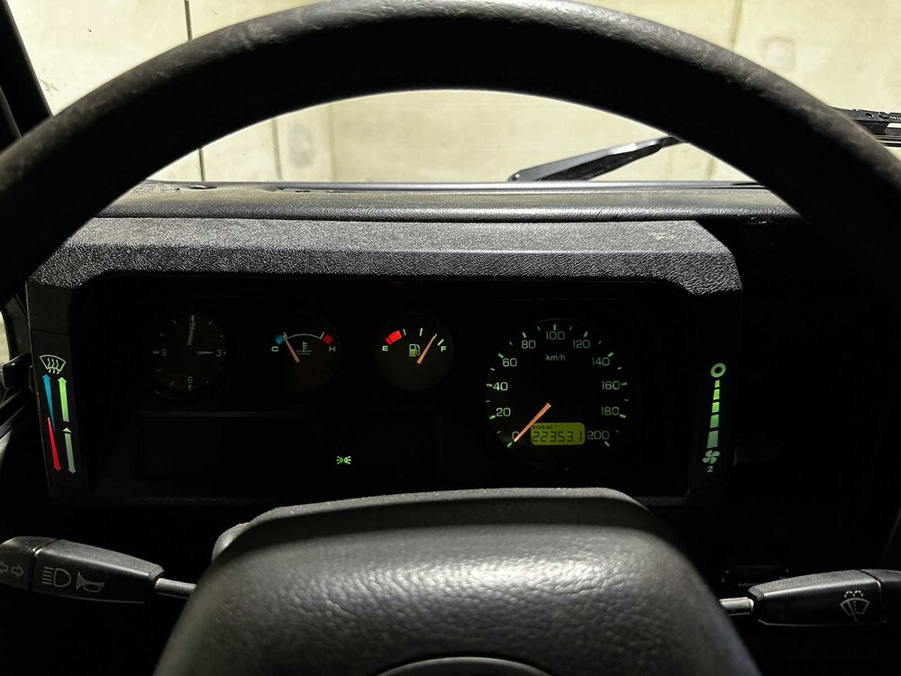 Land Rover Defender 2.5 TS5 110 SW S 122pk 2003, JRZ-71-L Youngtimer