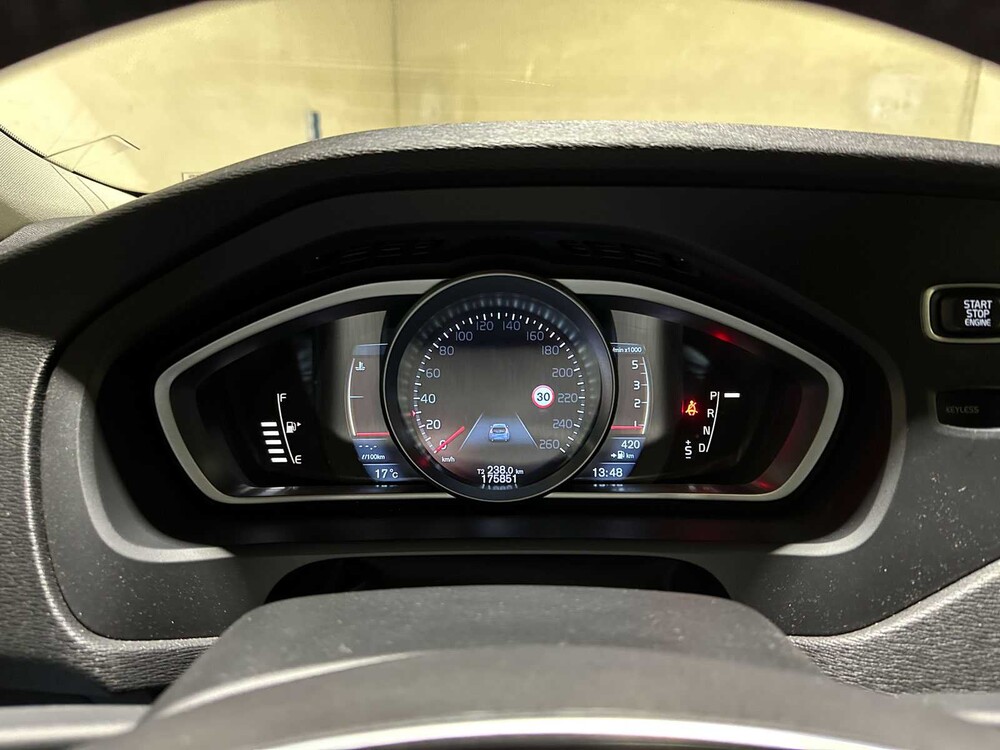 Volvo V40 2.0 D3 Summum 148pk 2012, L-445-XL