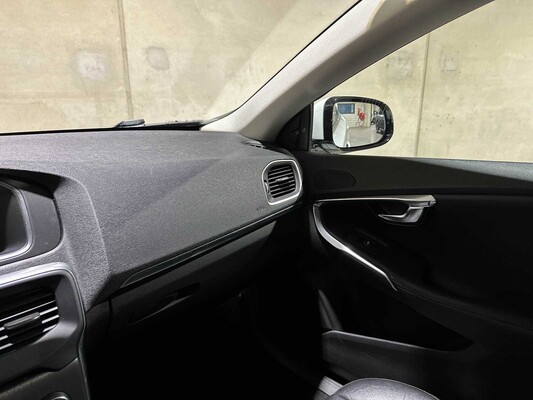 Volvo V40 2.0 D3 Summum 148pk 2012, L-445-XL