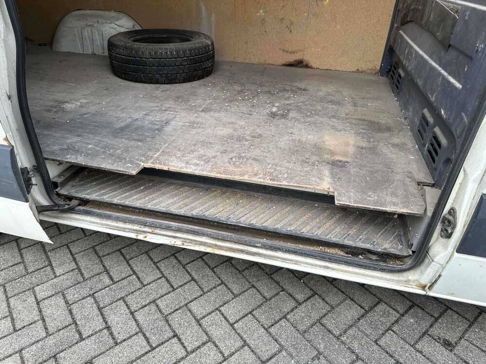 Volkswagen Crafter 35 2.5 TDI L2H1 DC 109pk 2008 (Origineel-NL), 62-VPJ-5
