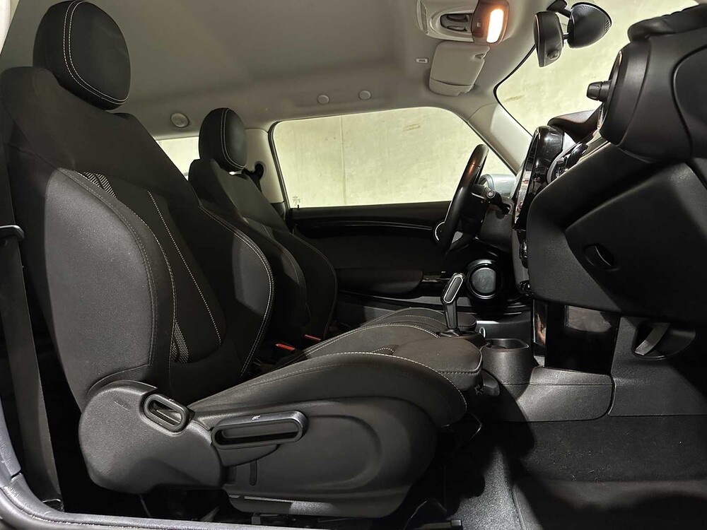MINI Cooper Electric Essential 33 kWh 184pk 2021 F56 (Origineel-NL), L-232-DH