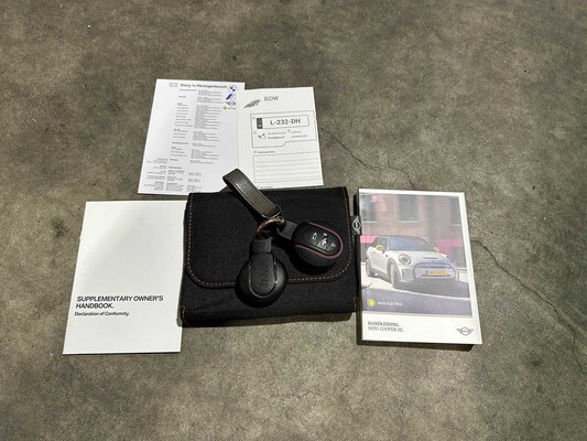 MINI Cooper Electric Essential 33 kWh 184pk 2021 F56 (Origineel-NL), L-232-DH