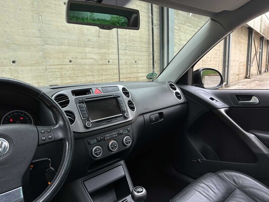 Volkswagen Tiguan 2.0 TSI Track&Field 4Motion 200pk 2008, L-775-LG